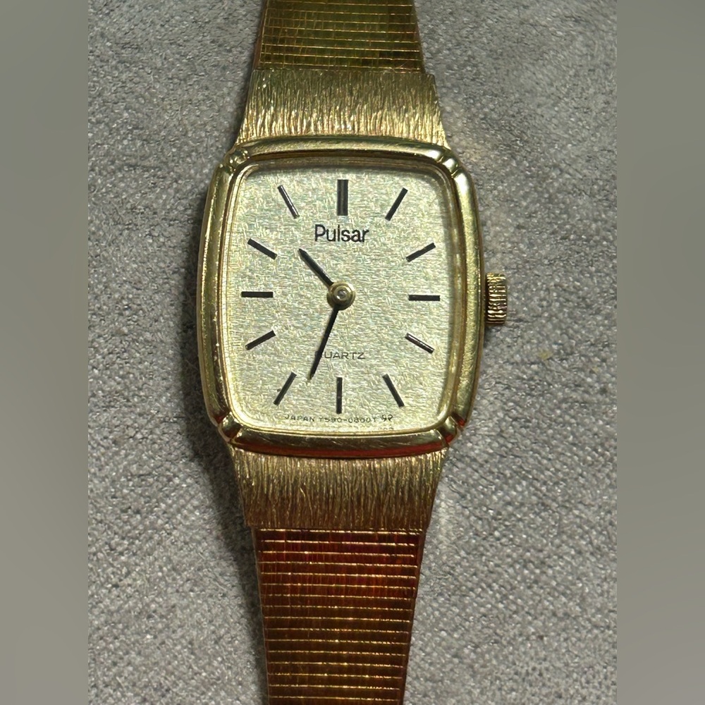 Vintage Pulsar Women Y590-5529 Dress Gold Tone Bracelet Quartz Watch Need Battry